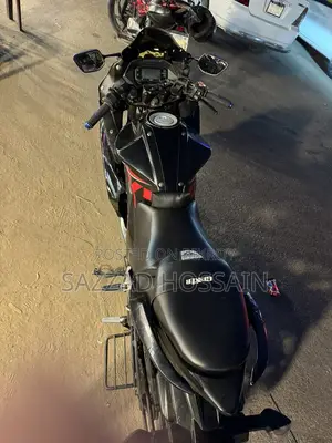 Suzuki Gixxer . 2016