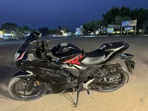 Suzuki Gixxer . 2016