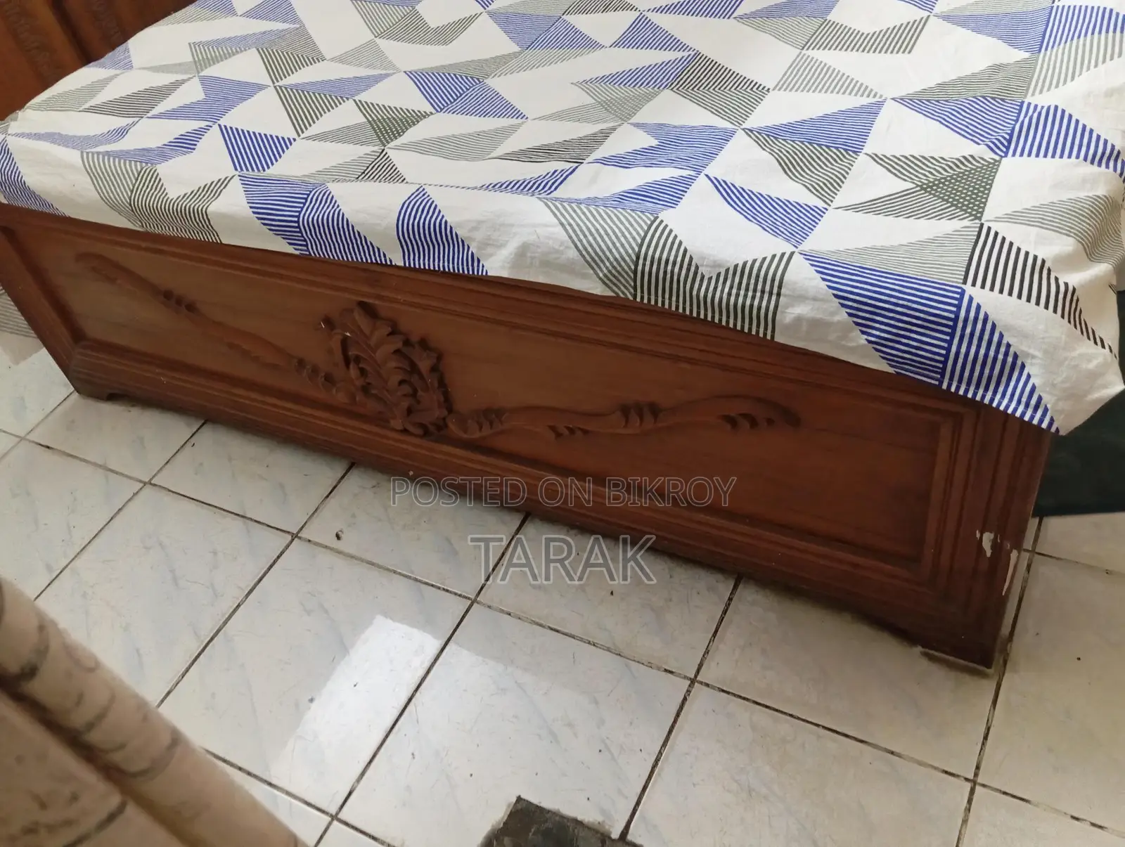 সেগুন কাঠের খাট ৫ ফিট বাই ৭ বিক্রি হবে