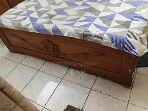 সেগুন কাঠের খাট ৫ ফিট বাই ৭ বিক্রি হবে
