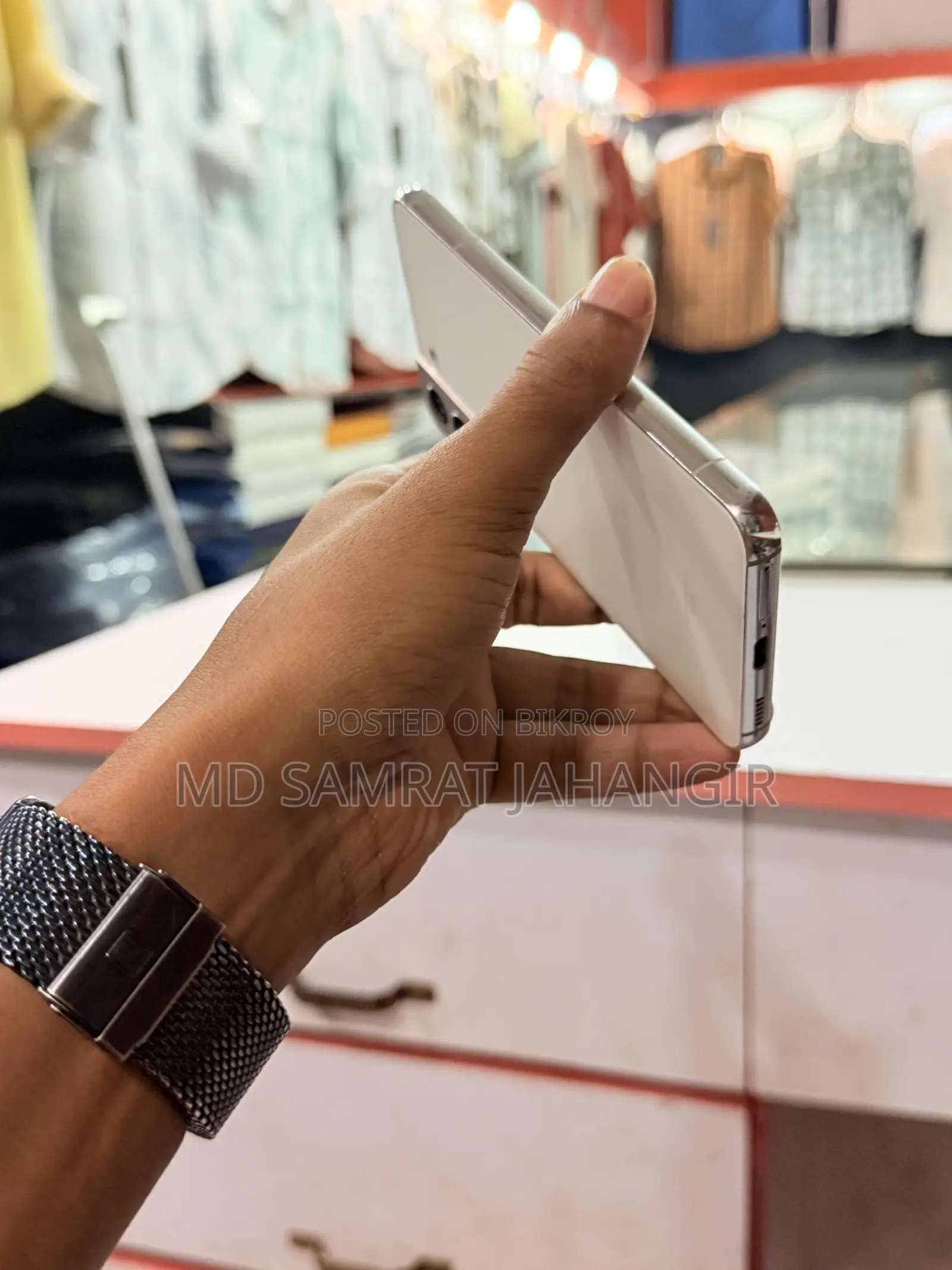 Samsung Galaxy S22 (Used)