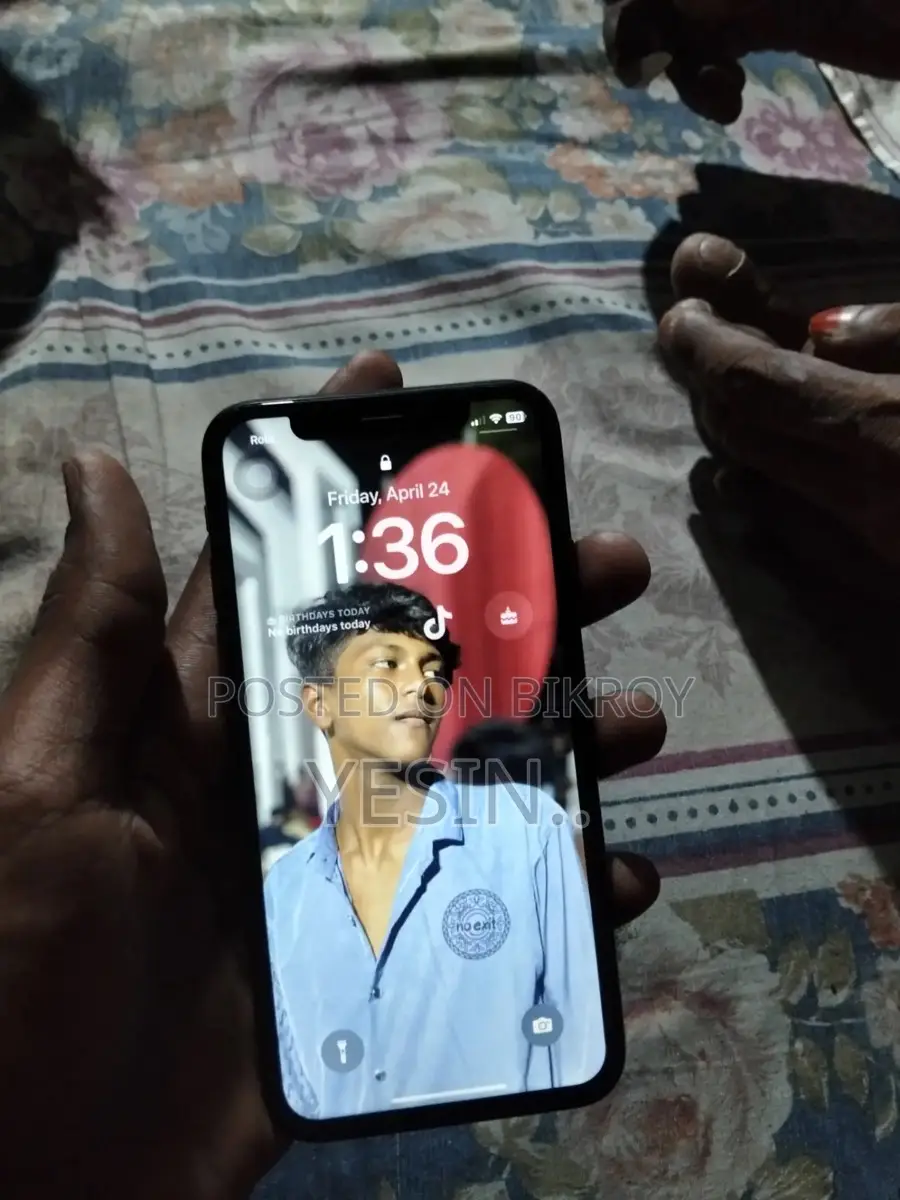 Apple iPhone X . (Used)