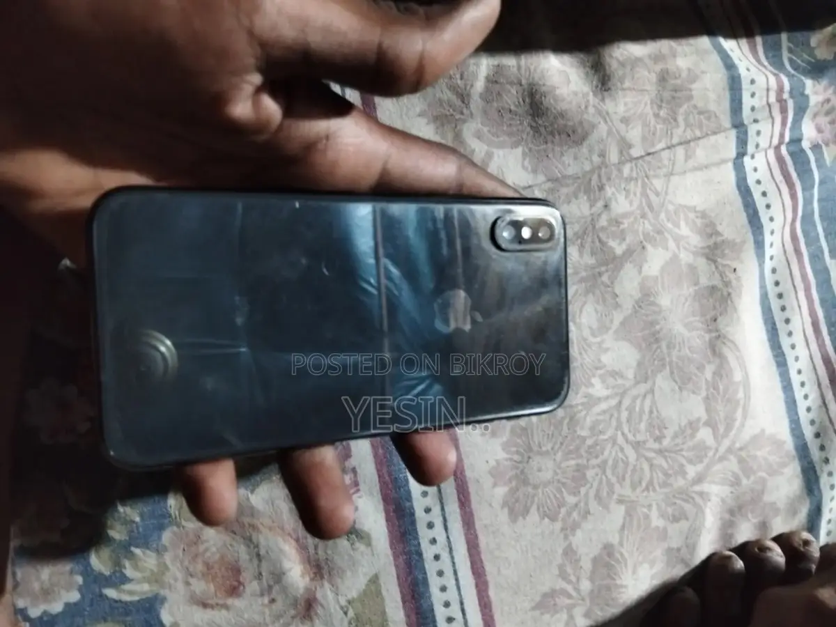 Apple iPhone X . (Used)