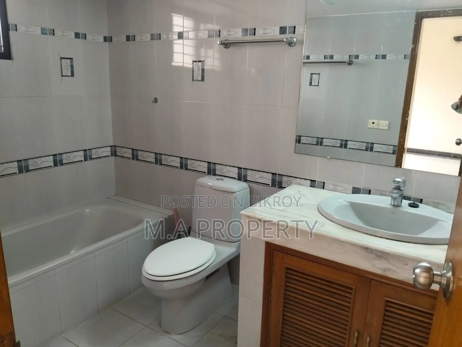 MEW 3 BED 4000 SFT FLAT RENT IN BARIDHARA DIPLOMATIC