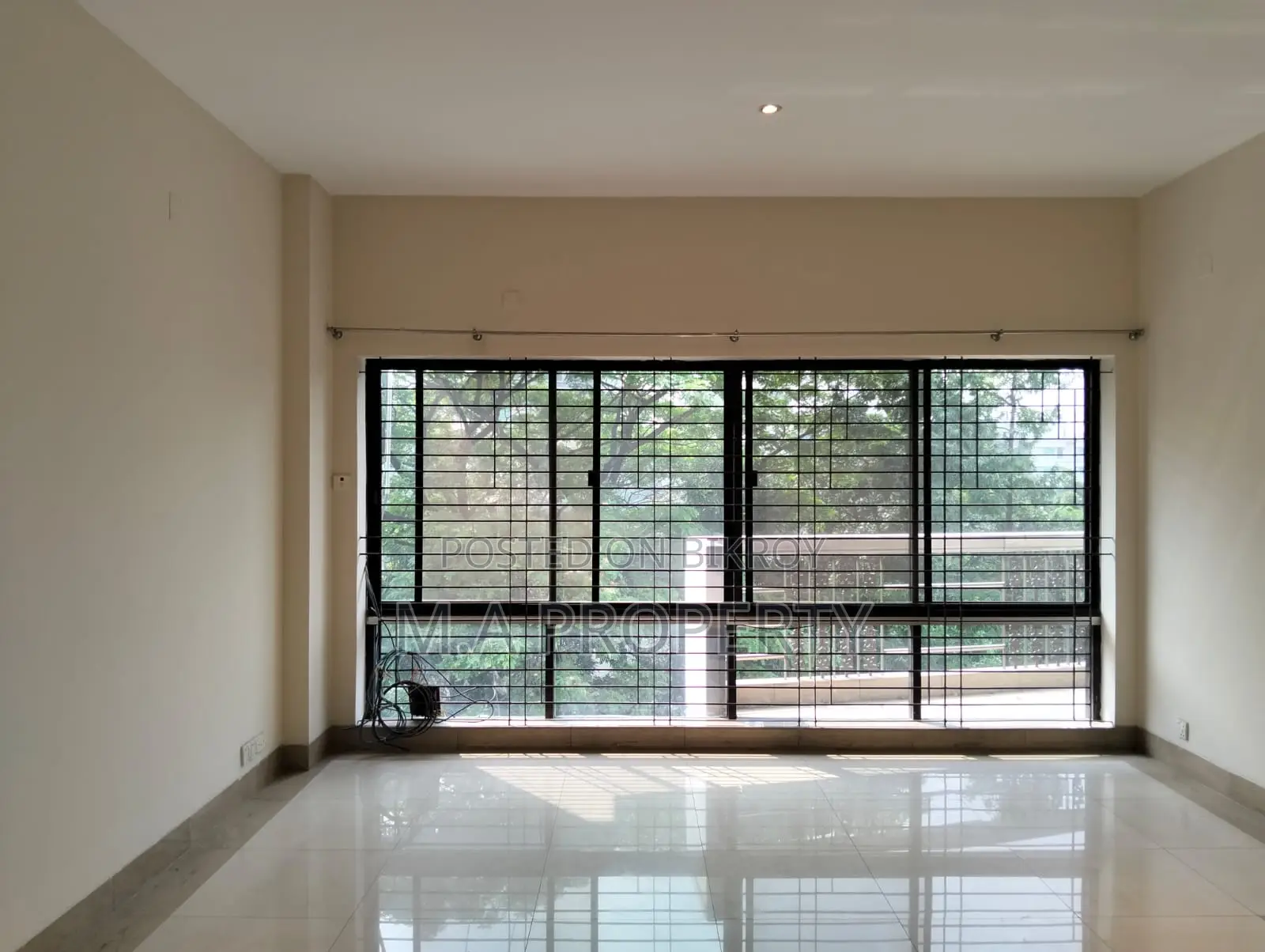 MEW 3 BED 4000 SFT FLAT RENT IN BARIDHARA DIPLOMATIC