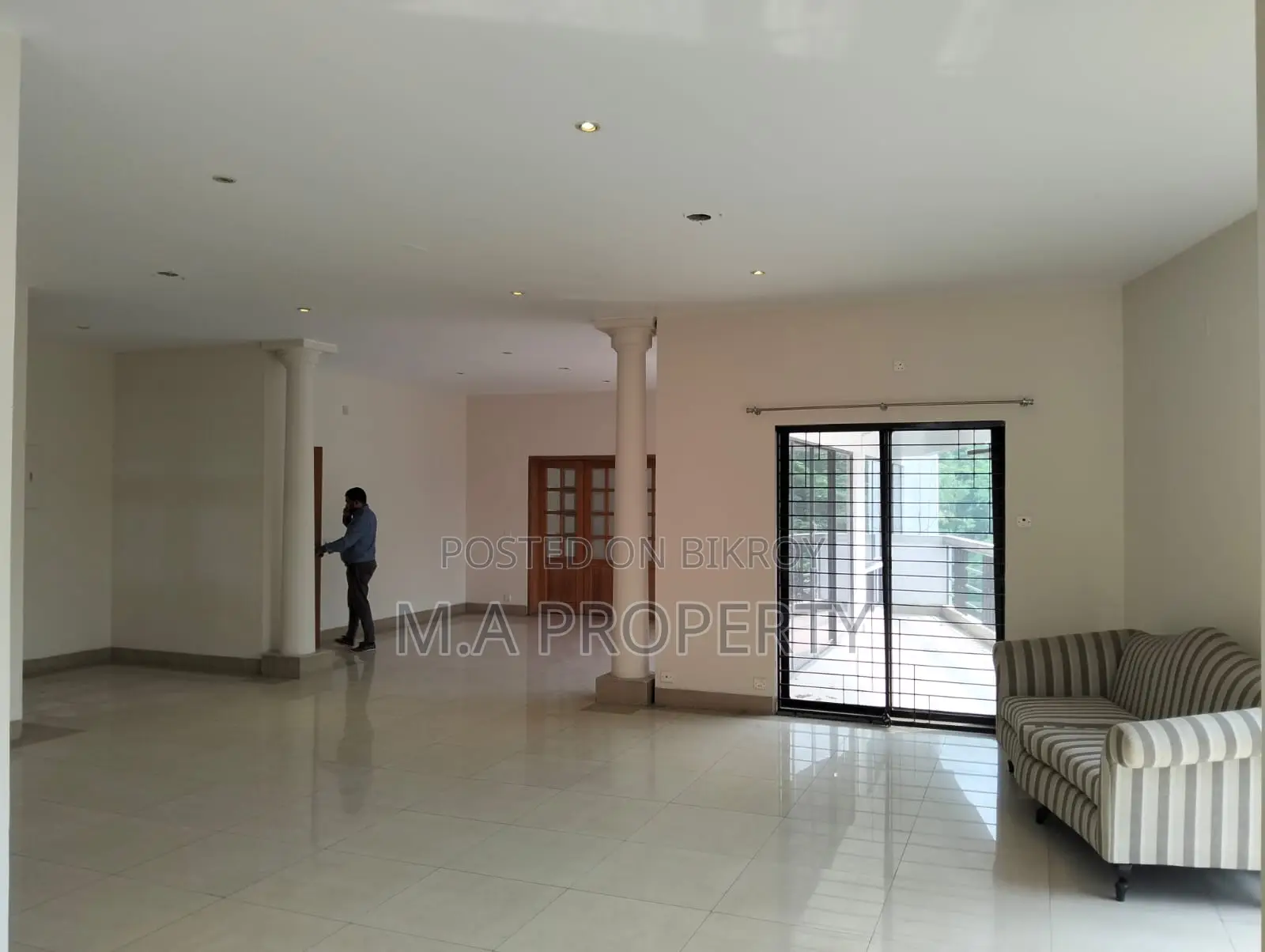 MEW 3 BED 4000 SFT FLAT RENT IN BARIDHARA DIPLOMATIC