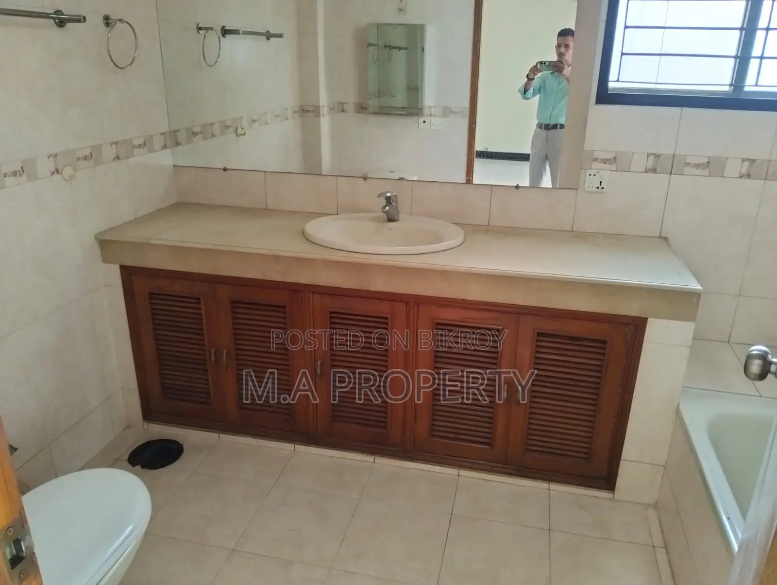 MEW 3 BED 4000 SFT FLAT RENT IN BARIDHARA DIPLOMATIC