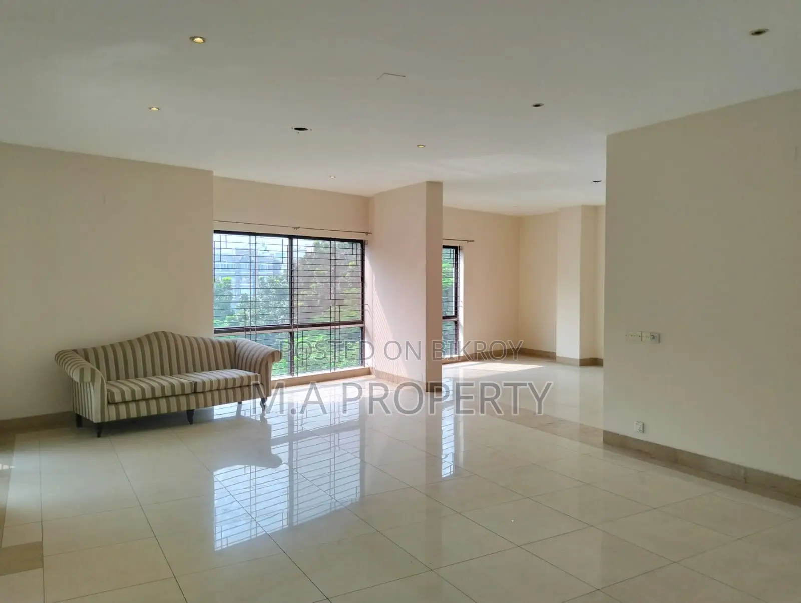 MEW 3 BED 4000 SFT FLAT RENT IN BARIDHARA DIPLOMATIC