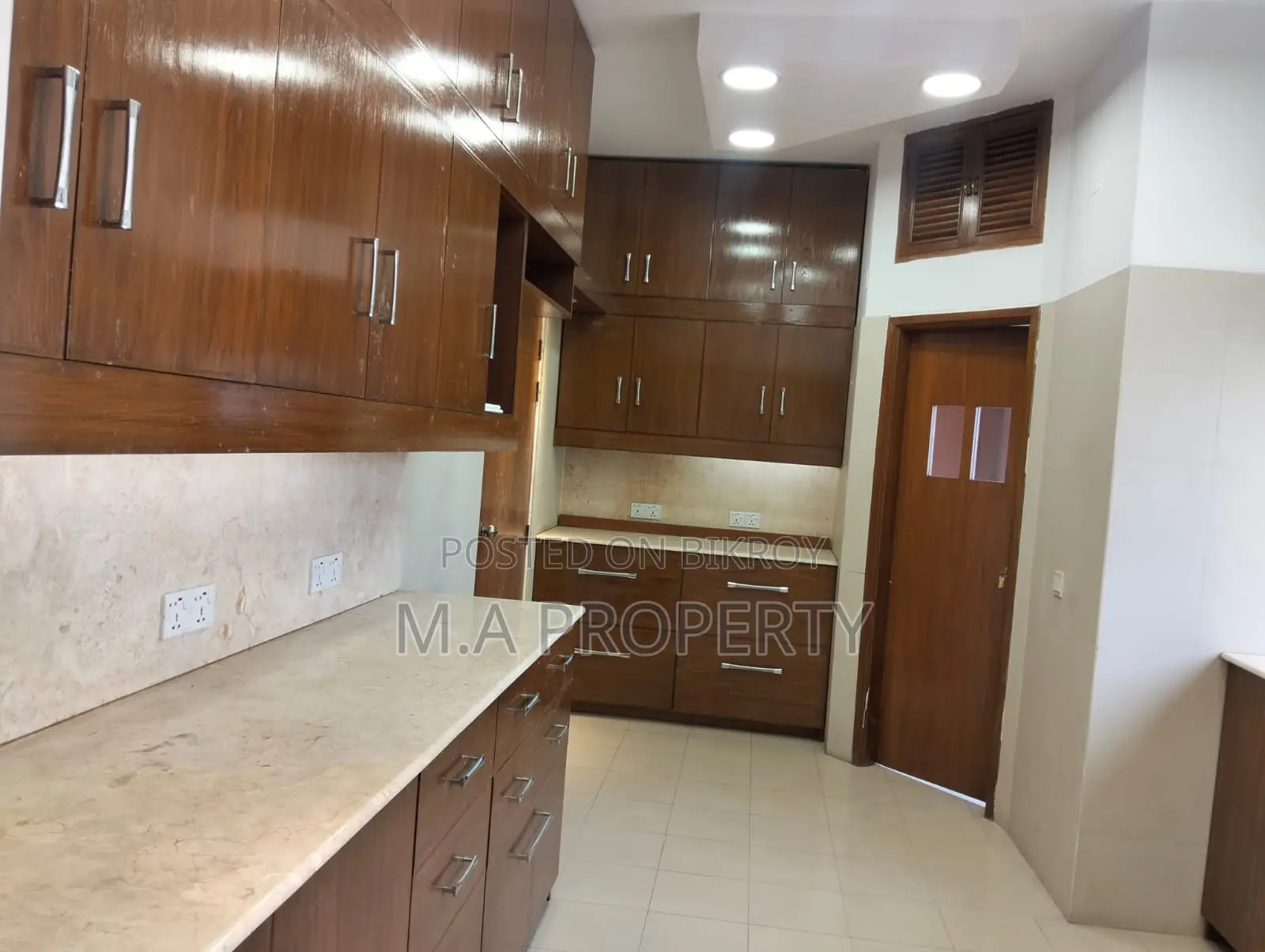 MEW 3 BED 4000 SFT FLAT RENT IN BARIDHARA DIPLOMATIC