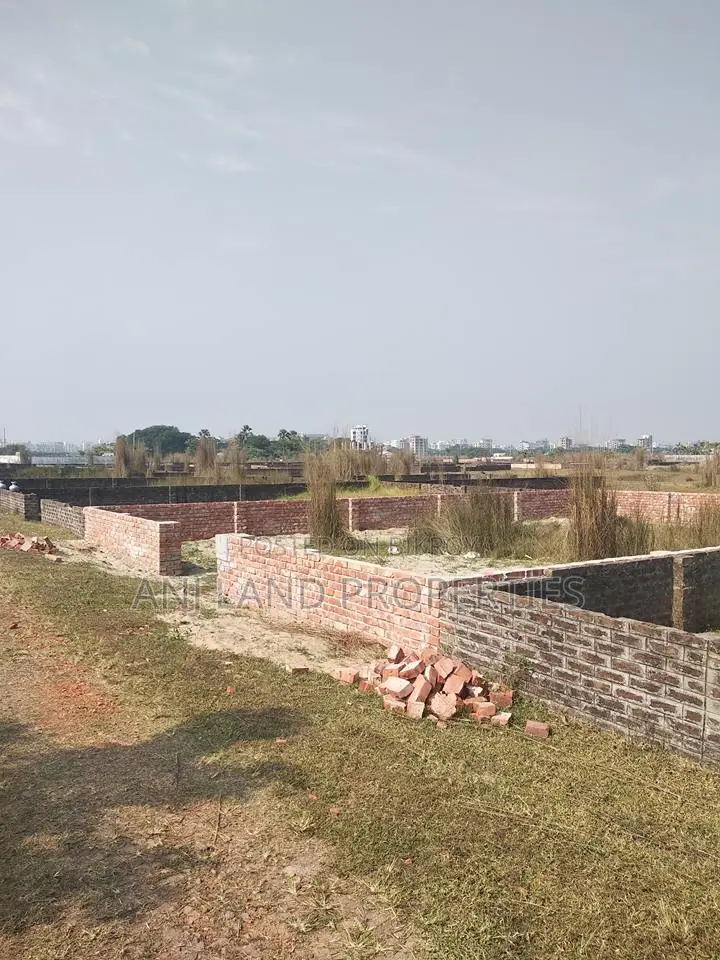 3-Katha South-facing plot for sale in N-Block, owner is in the country