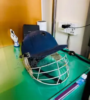 ক্রিকেট হেলমেট বিক্রয় হবে