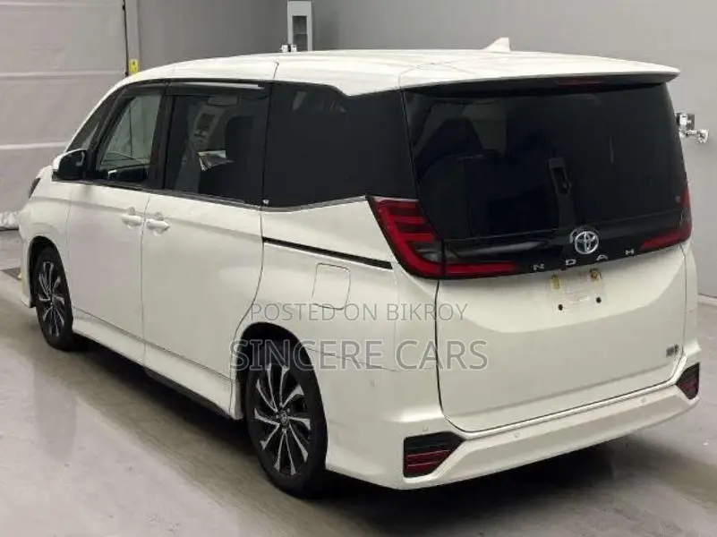 Toyota Noah S-Z HYB FULL OPTION 2023
