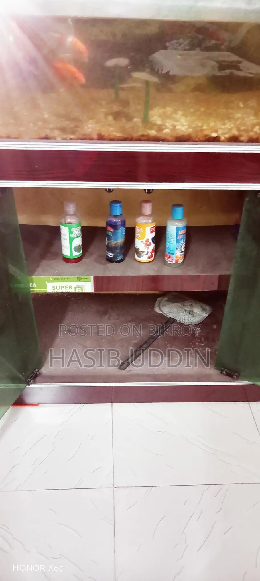 Aquarium for sale with 4 fish and stand