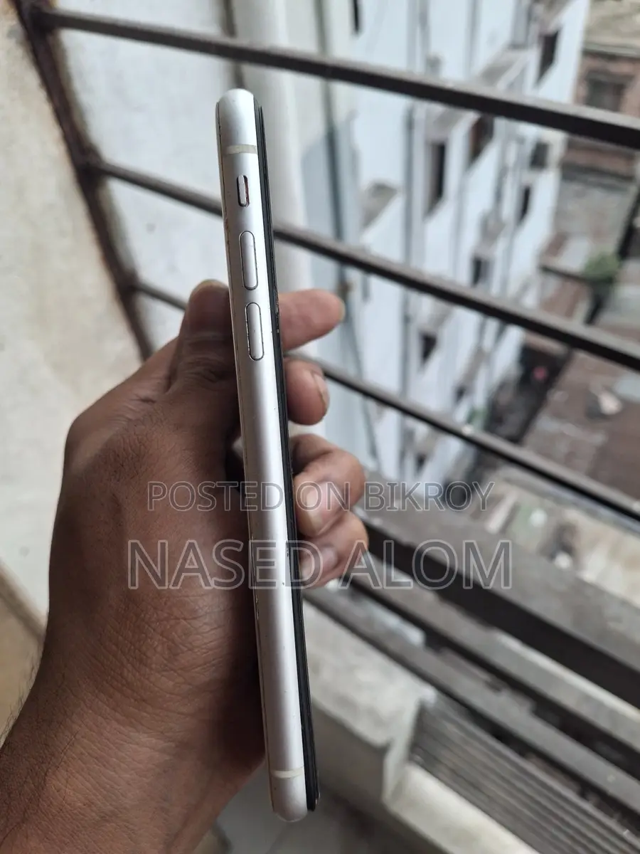 অ্যাপল আইফোন এক্সআর ৬৪ জিবি (ব্যবহৃত)