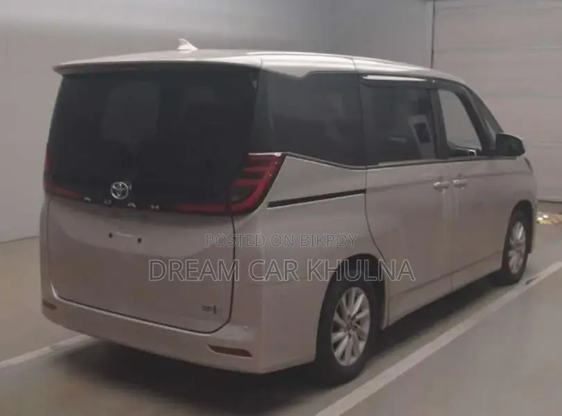 Toyota Noah G Hybrid Gray 2023