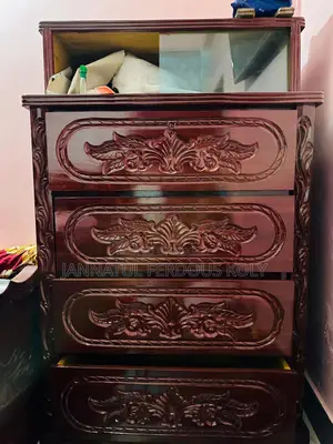 কাঠের ওয়ারড্রব