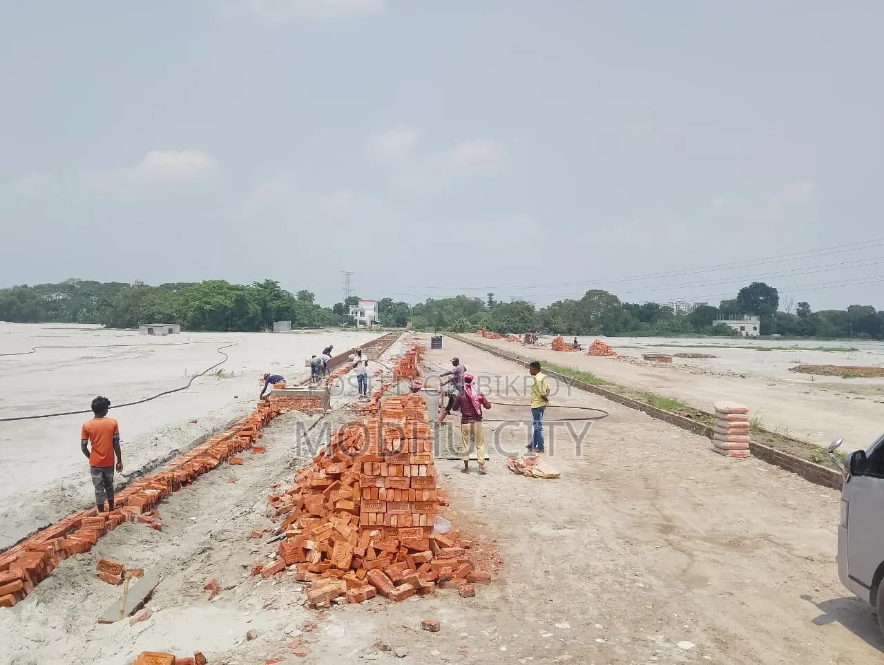 Build your dream home on 100% dispute-free land!
