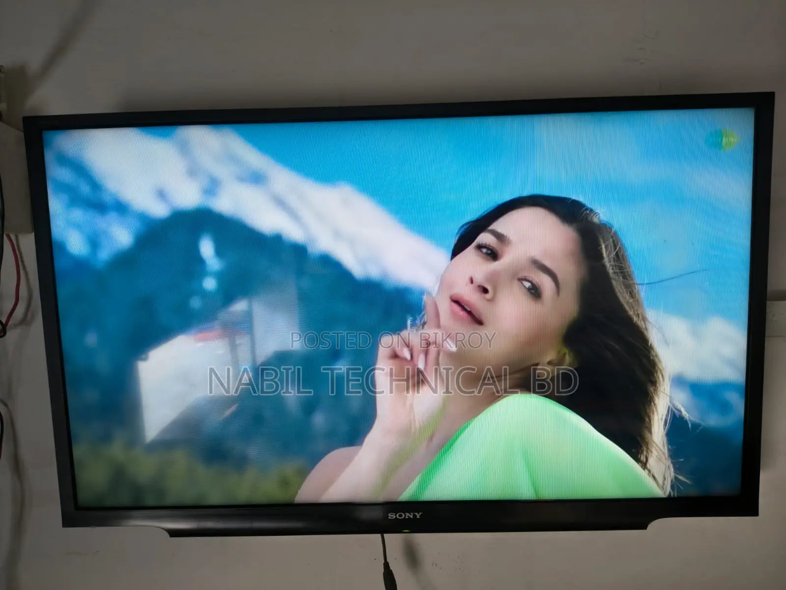 Original Sony 32" LED TV. Made in Malaysia.