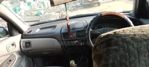 Nissan Sunny . 2000