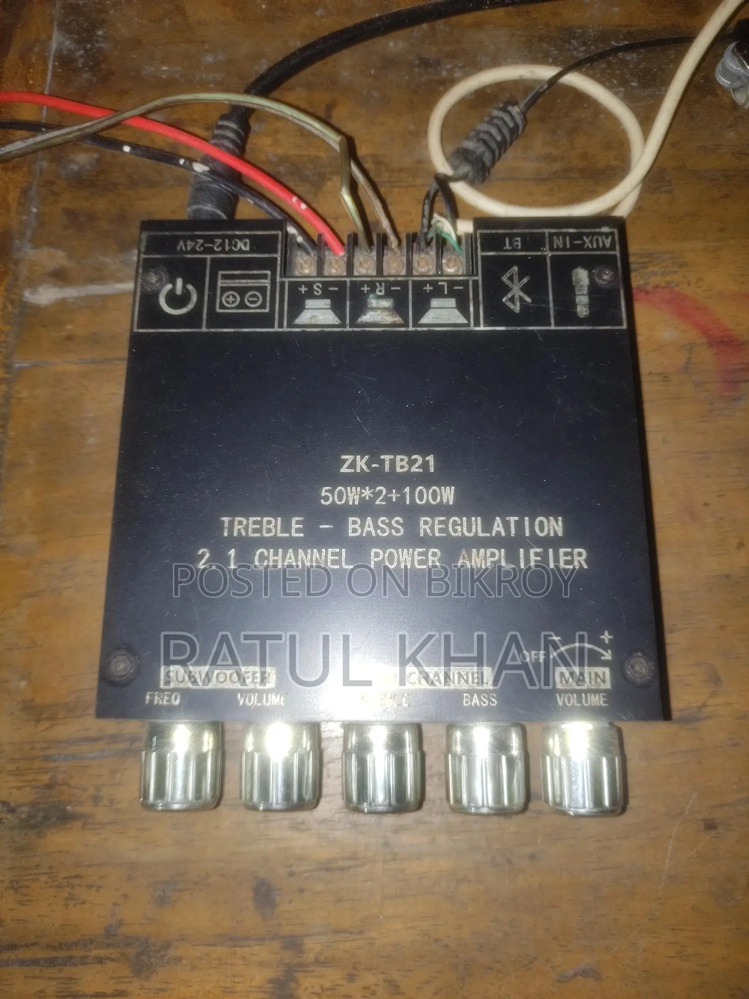 Class D amplifier with two tower speakers and 24V adapter