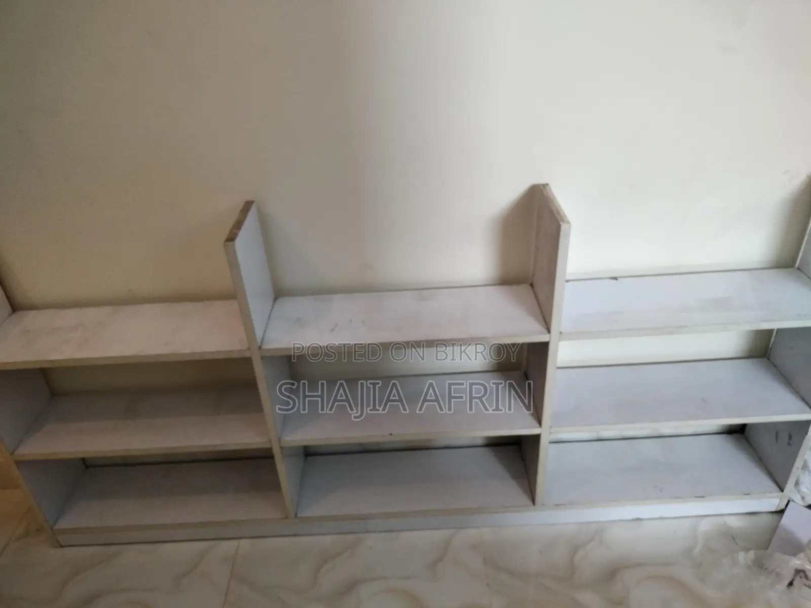 Display Rack in Absolutely Fresh Condition