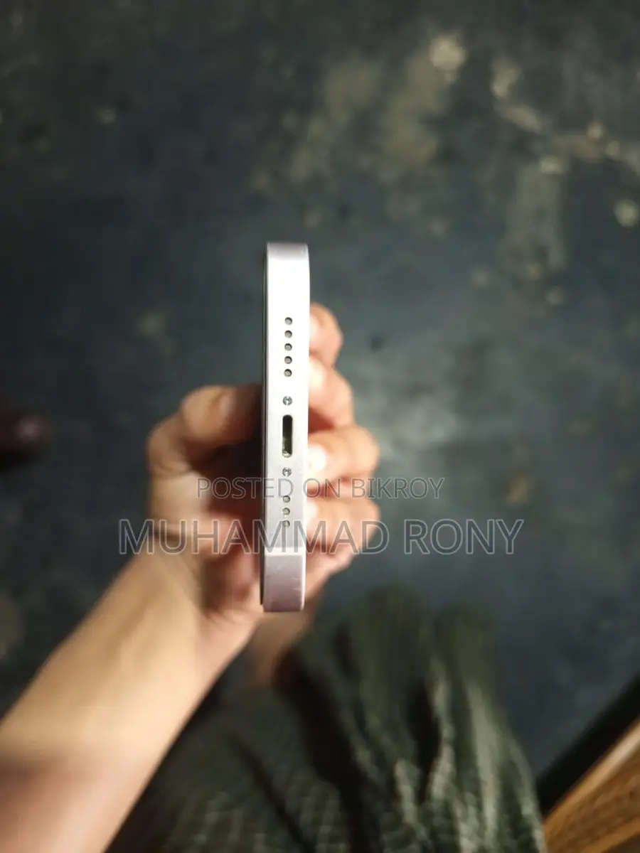 Apple iPhone 13 (Used)