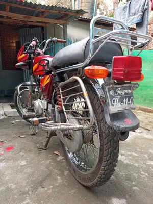 Bajaj Champion . 2012