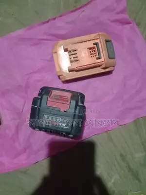 ২০ ভোল্টের ২ ব্যাটারি