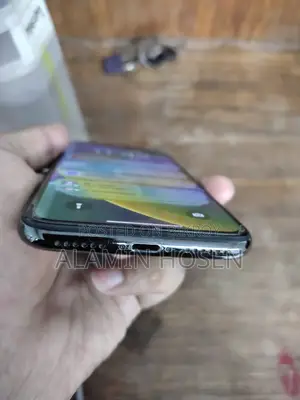 Apple iPhone X (Used)