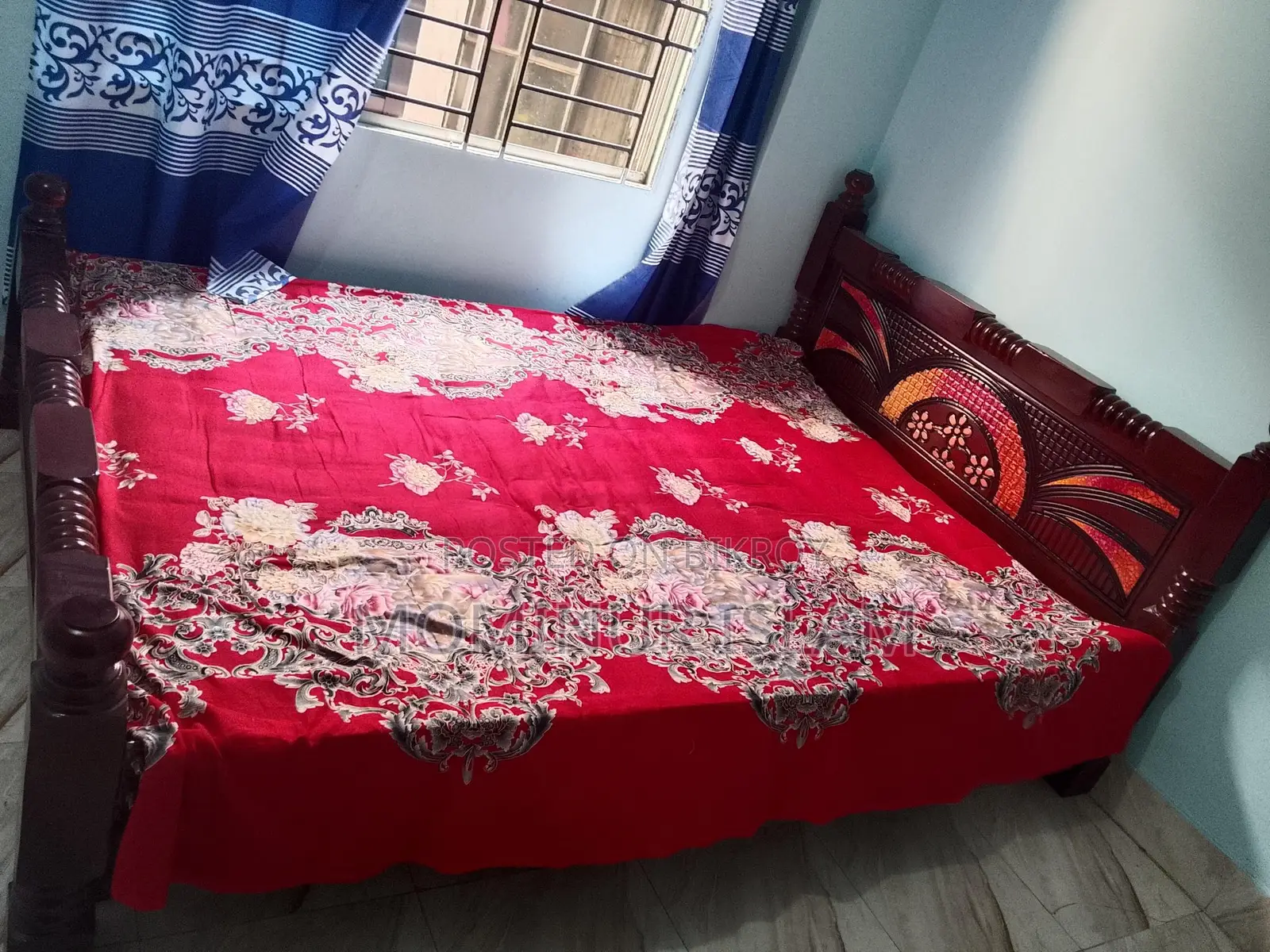 একটি নতুন খাট বিক্রি করা হবে