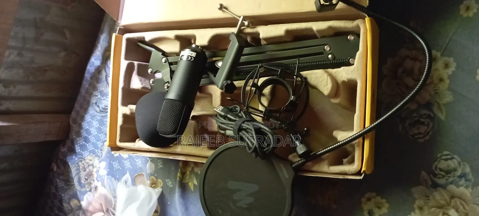 Maono AU-A04 microphone