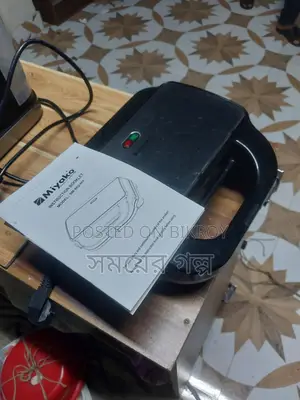 একটি বার্গার এবং স্যান্ডউইচ ছাপ মেশিন