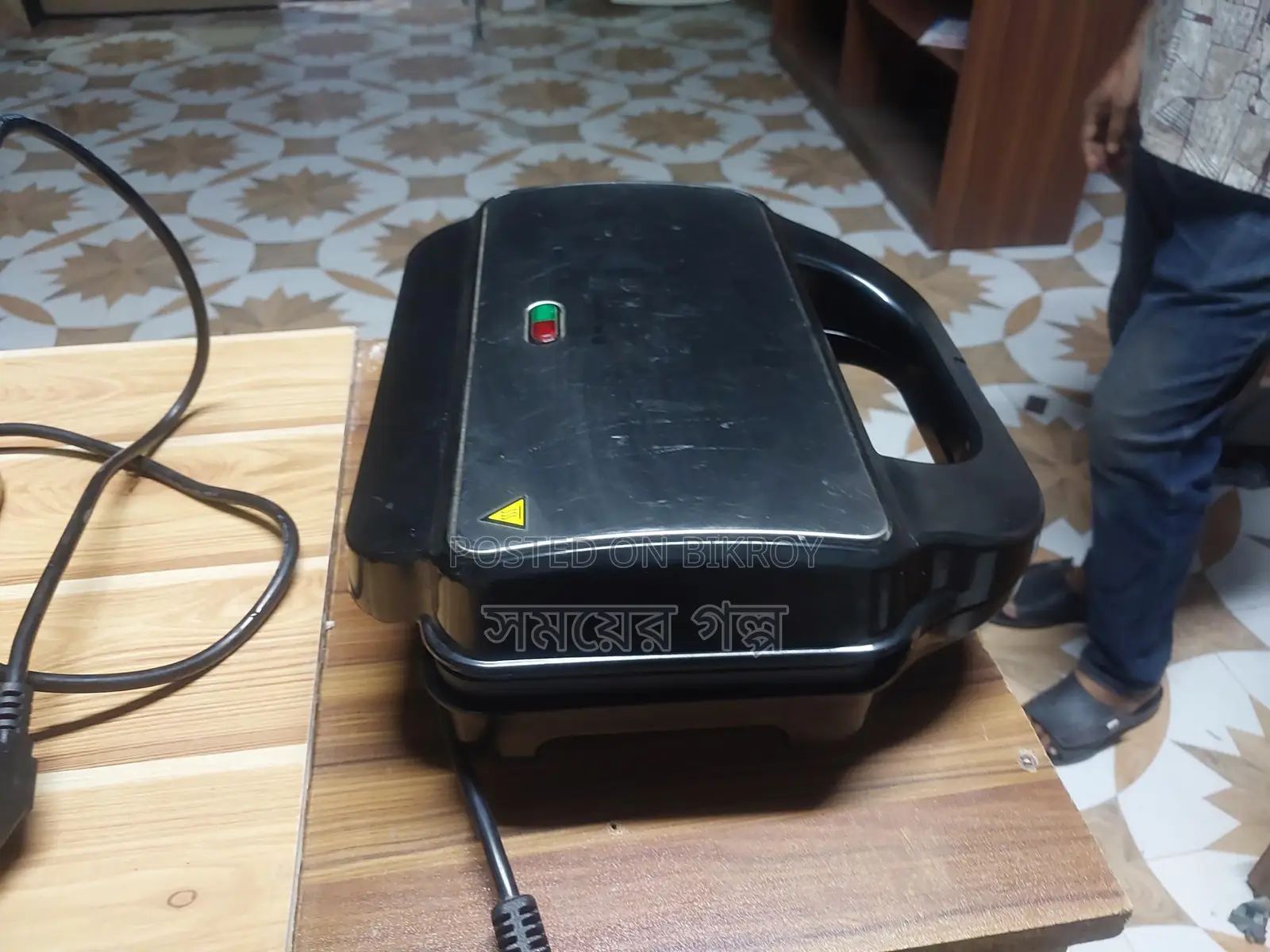 একটি বার্গার এবং স্যান্ডউইচ ছাপ মেশিন