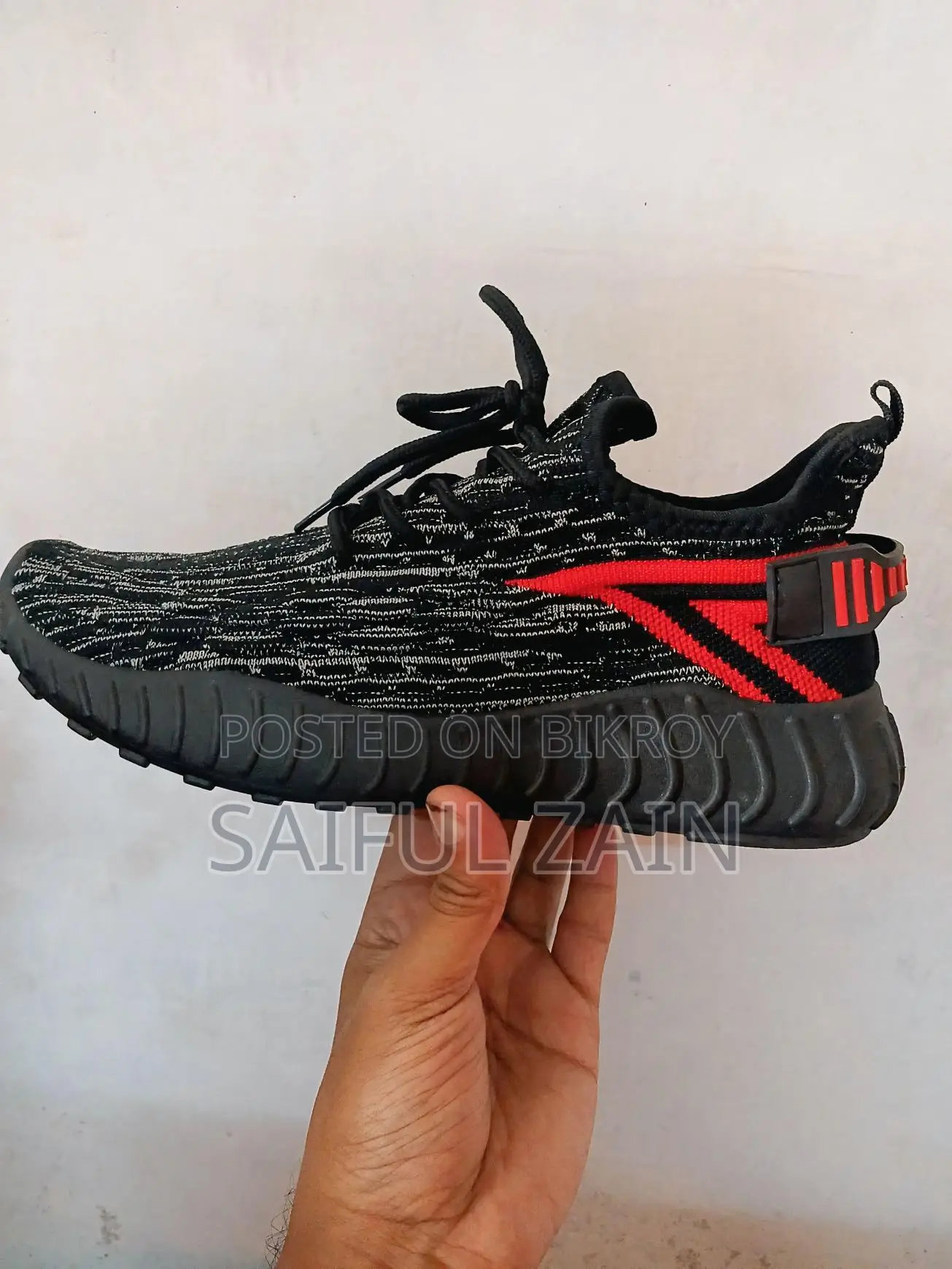 Sneakers : Size - 40