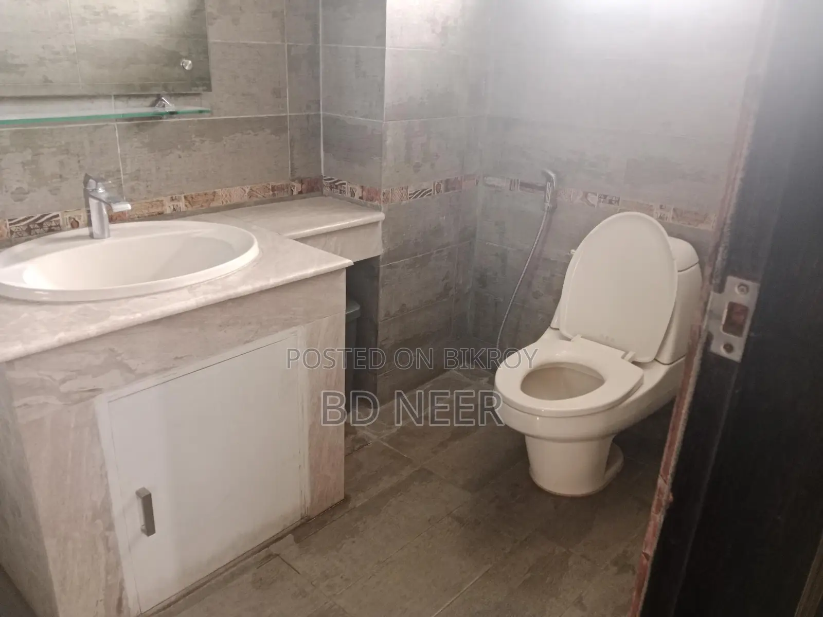 Lake view Fully furnish 4 Bed room apt rent in Gulshan