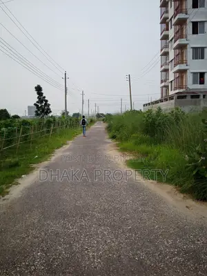 সেক্টর-১৬/ই তে ৬০ ফুট রাস্তা সংলগ্ন ৫ কাঠার পার্ক ইস্ট প্লট