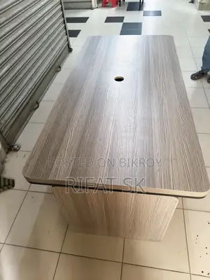 Boss Table 5/2.5 feet