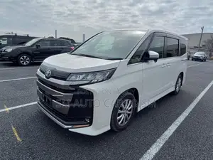 Toyota Noah Non Hybrid SZ Pearl 2022