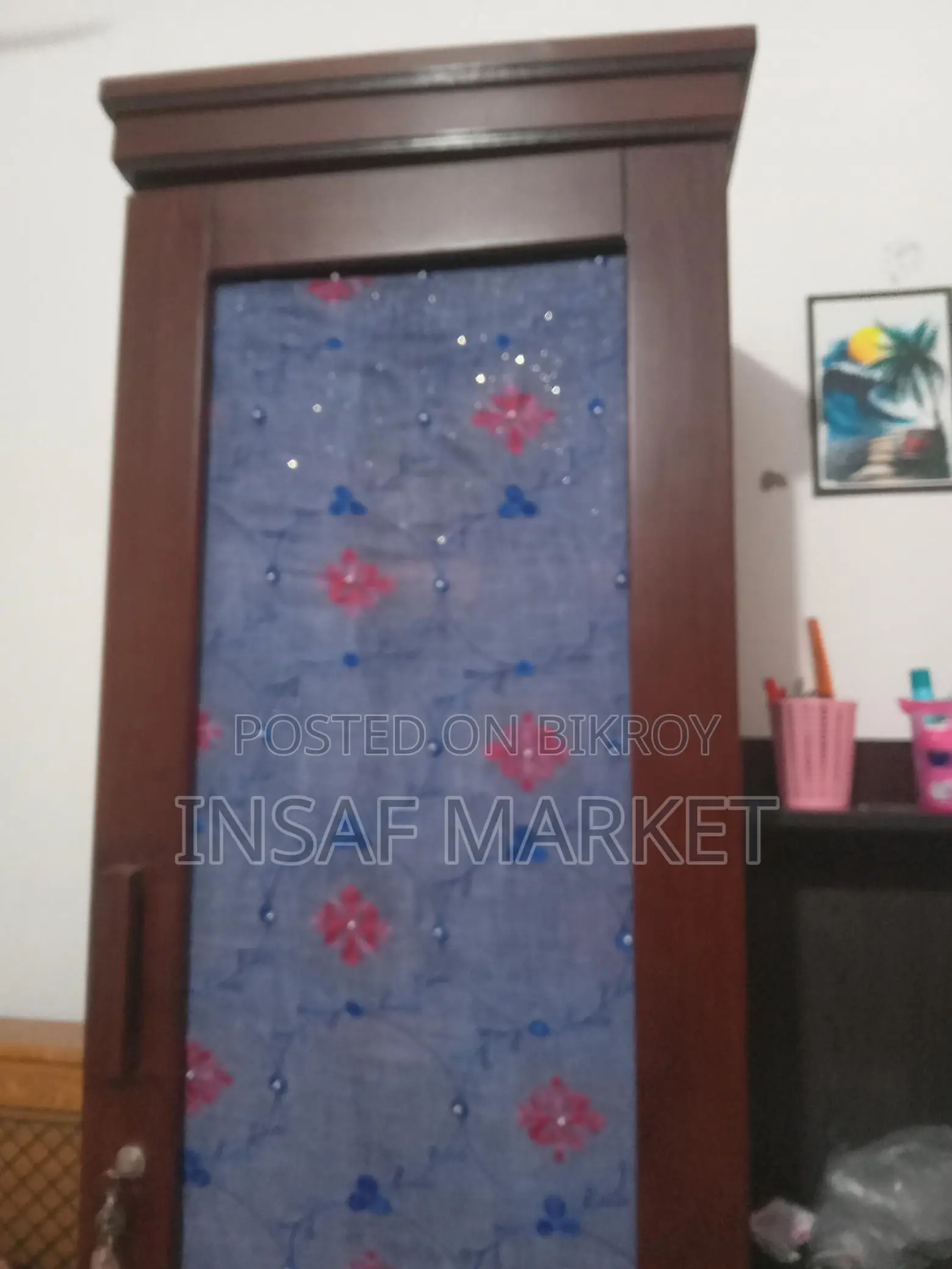 আলমারি বিক্রি হবে ছয় মাস ইউজ করা হয়েছে