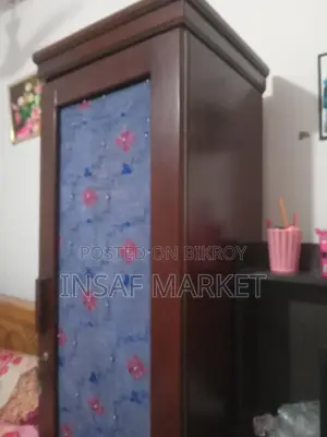 আলমারি বিক্রি হবে ছয় মাস ইউজ করা হয়েছে