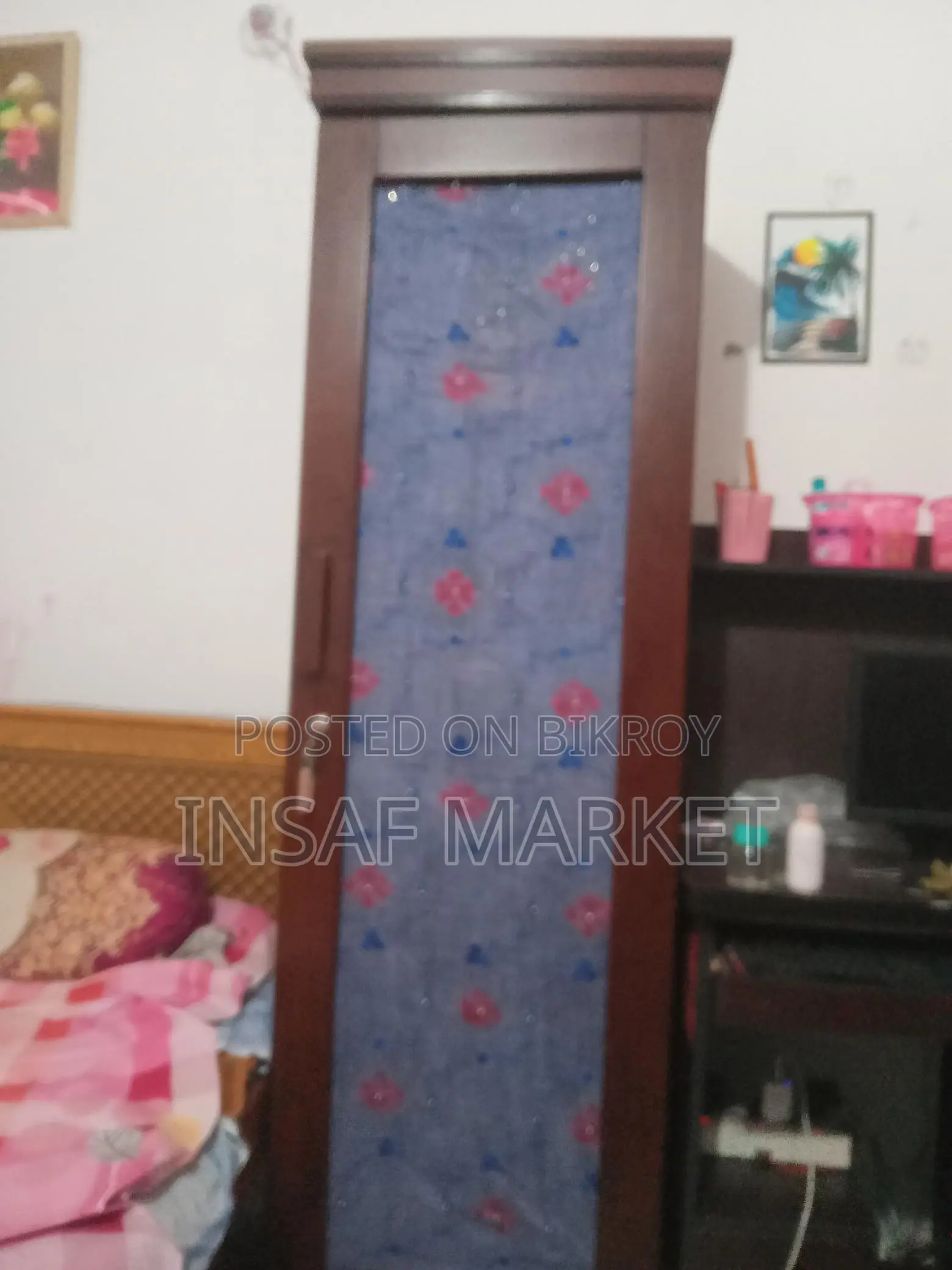 আলমারি বিক্রি হবে ছয় মাস ইউজ করা হয়েছে