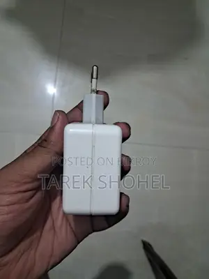 নতুনের মতোই আছে। কোন দাগ নাই। Realme 8 Phn Er Charger 68 Watt