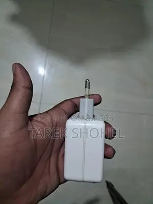 নতুনের মতোই আছে। কোন দাগ নাই। Realme 8 Phn Er Charger 68 Watt