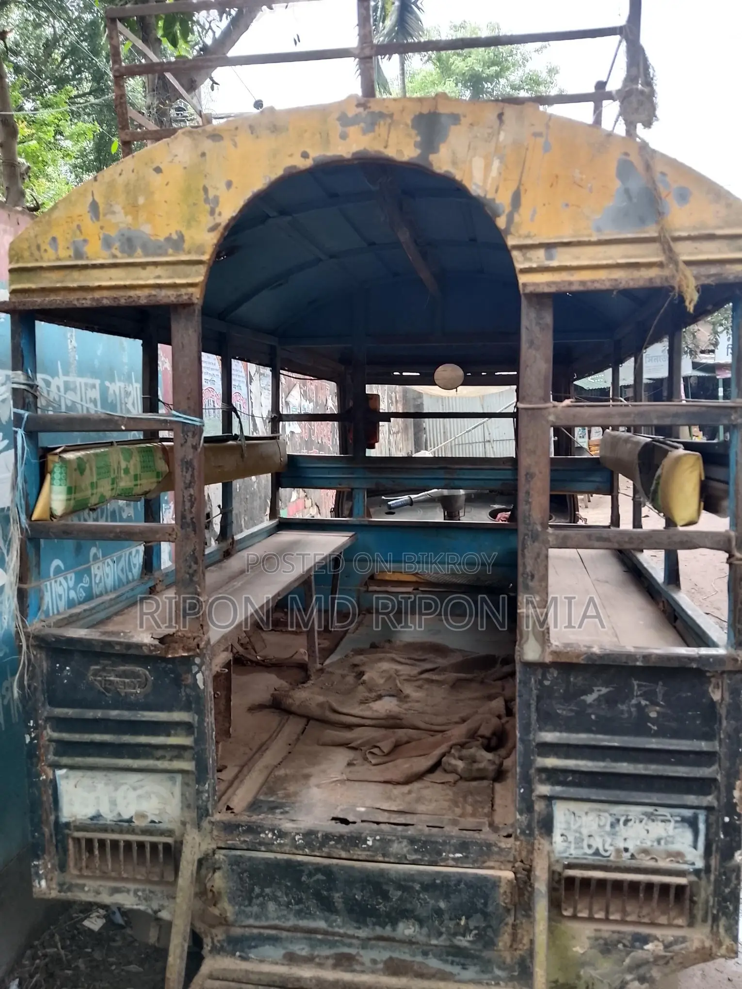 একটা টেম্পু গাড়ি