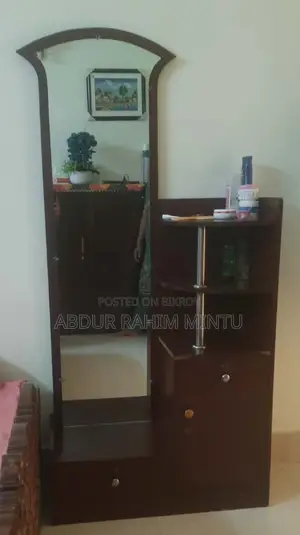 ড্রেসিং টেবিল
