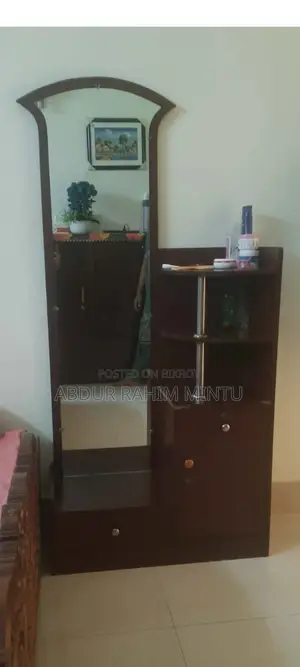 ড্রেসিং টেবিল