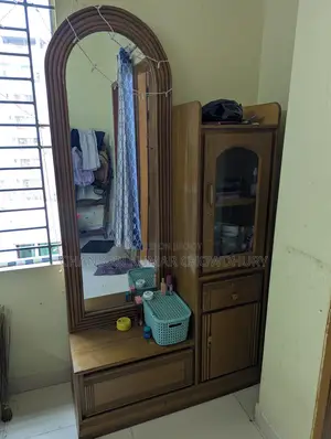 ব্যবহৃত ড্রেসিং টেবিল বিক্রয় হবে