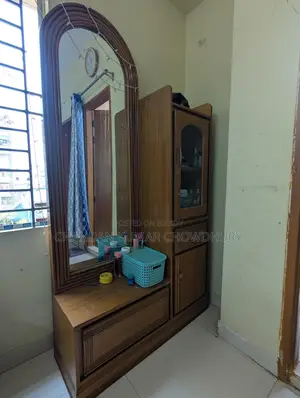 ব্যবহৃত ড্রেসিং টেবিল বিক্রয় হবে