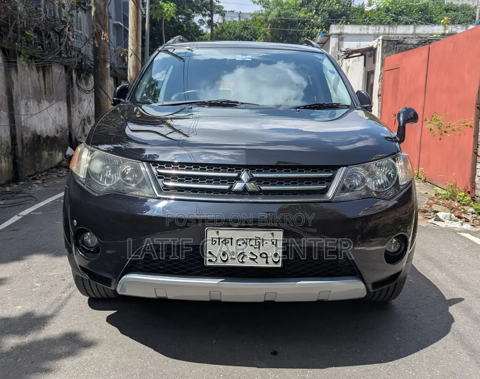 মিতসুবিশি আউটল্যান্ডার রক ফোর্ড এবং সান রুফ ২০১১