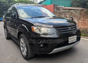 মিতসুবিশি আউটল্যান্ডার রক ফোর্ড এবং সান রুফ ২০১১